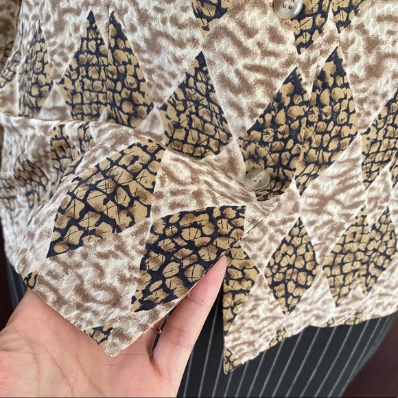 Petite Sophisticate 100% SILK Brown Geo Blouse 4 - Picture 14 of 16